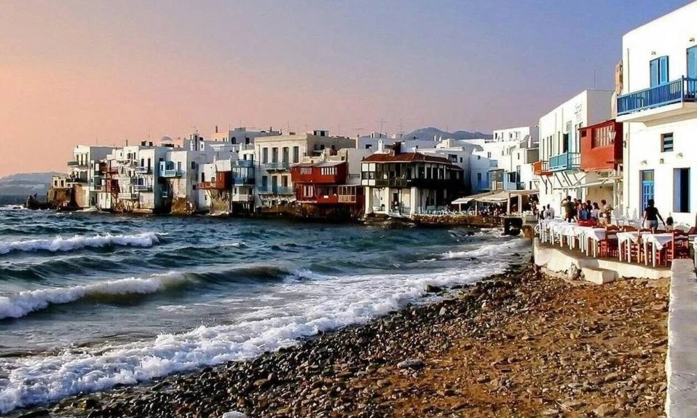 Μύκονος: "Φρένο" στο φαινόμενο της προστασίας και των εκβιασμών-Μπαράζ συλλήψεων σε νυχτερινά μαγαζιά